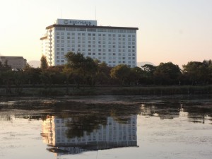 琵琶湖から望む宿泊先の長浜ロイヤルホテル